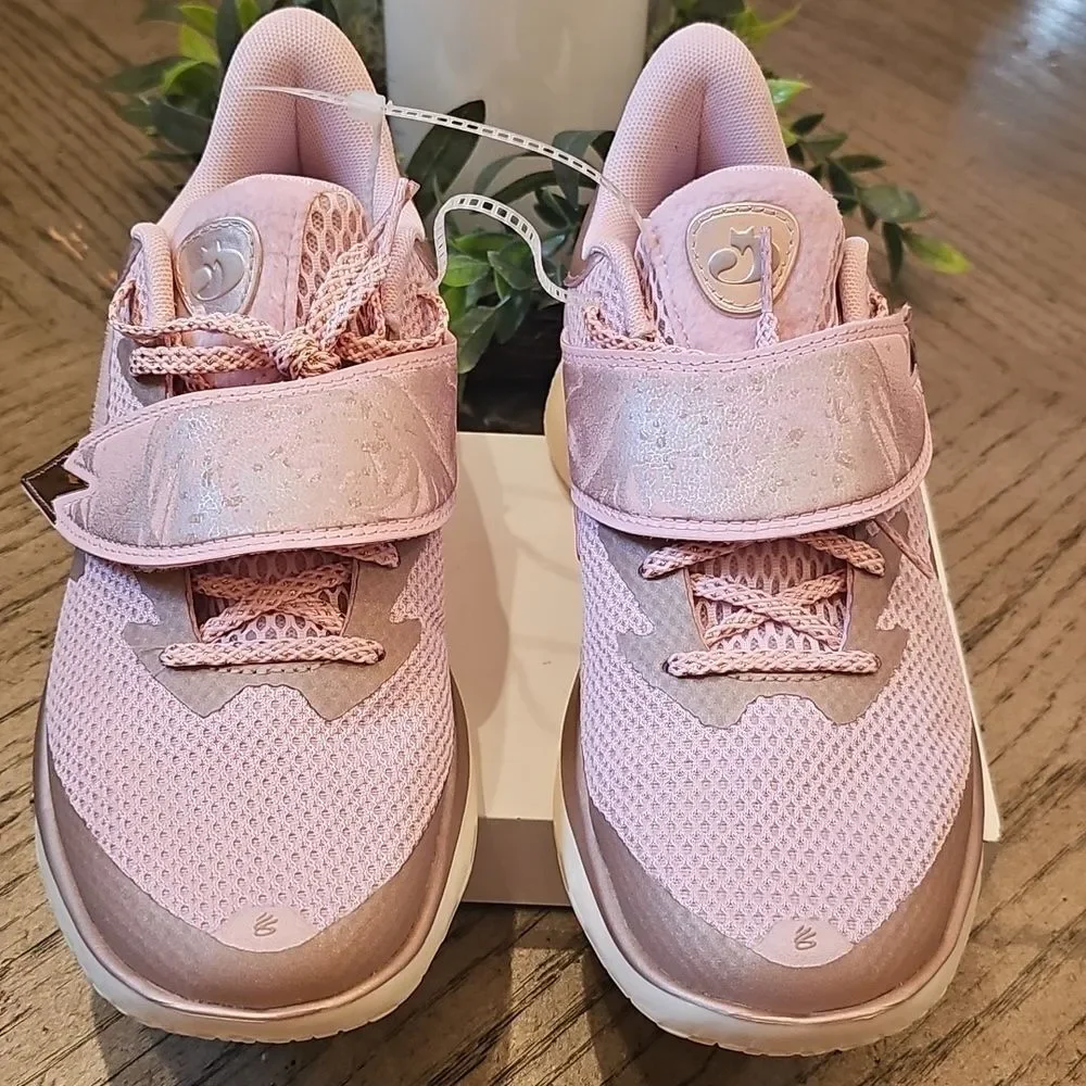 Under Armour Curry Fox Rose Sneakers Size 7 NWT